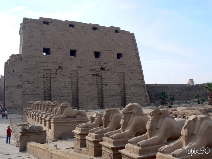 voiles-sur-les-filles-en-barques-sur-le-nil-absolutelyfemme.com